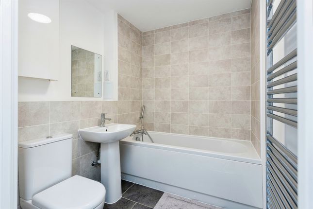 Flat for sale in Waterman Way, Wouldham, Rochester