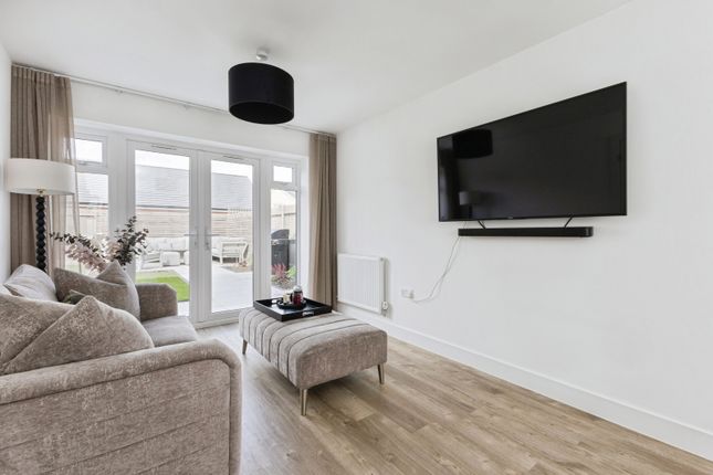 44, Cullyer Crescent, Norfolk photo 2