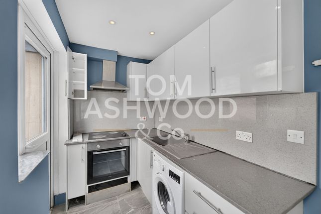 33, Julia Gardens, Barking photo 3