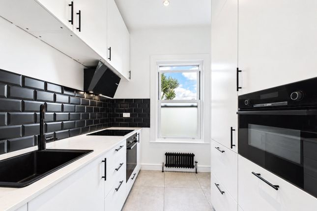 Flat 3, 348 Brownhill Road, London photo 4