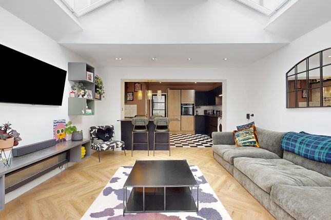 119, Westland Drive, Glasgow photo 3