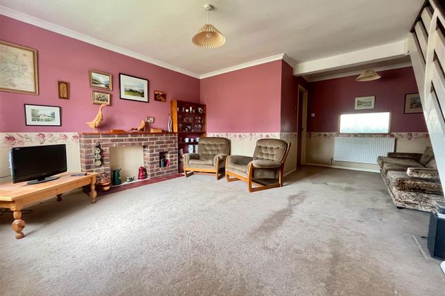 End terrace house for sale in Wallace Drive, Eaton Bray, Dunstable