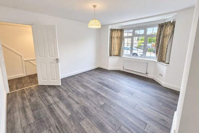 22a, Oakleigh Crescent, London photo 2