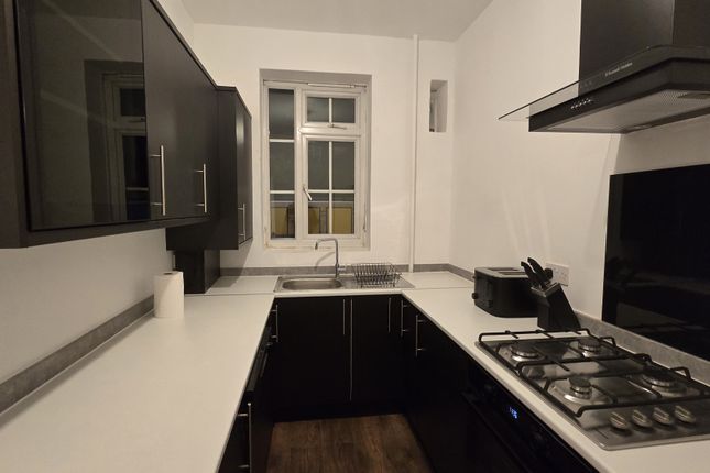 Lndn-She925 - 10 10,, Sheaveshill Court, London photo 2