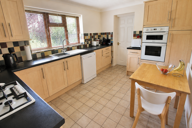 27, Lychgate Drive, Waterlooville photo 4