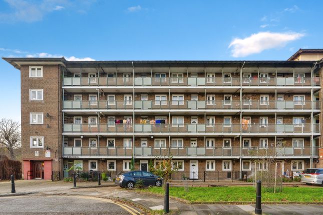 Flat for sale in Usk Street, London