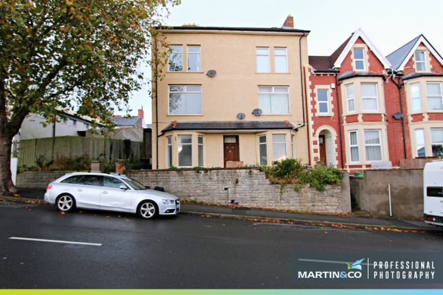 Thumbnail Flat to rent in Holton Road, Barry, Vale Of Glamorgan