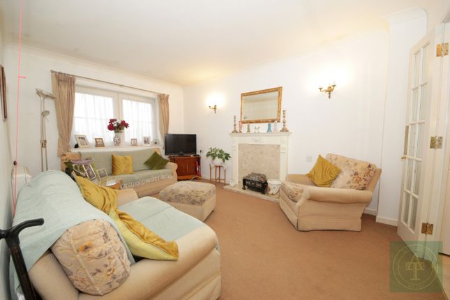Flat 50 Woodmere Court, 7 Avenue Road, London photo 2
