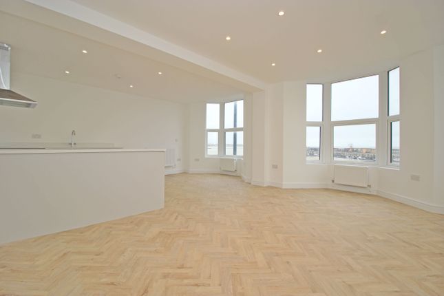 Flat to rent in Fort Hill, Margate