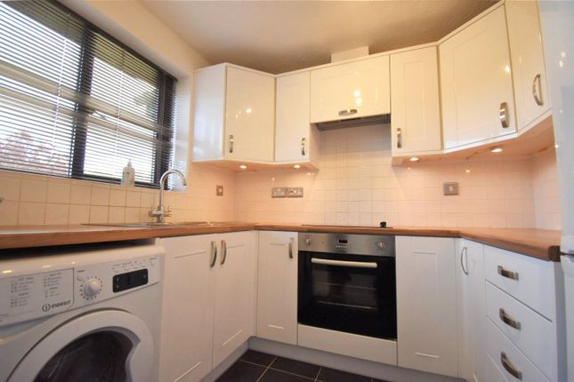 55, Hope Avenue, Bracknell photo 2