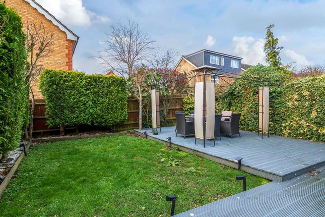 Link-detached house for sale in New Southgate, London