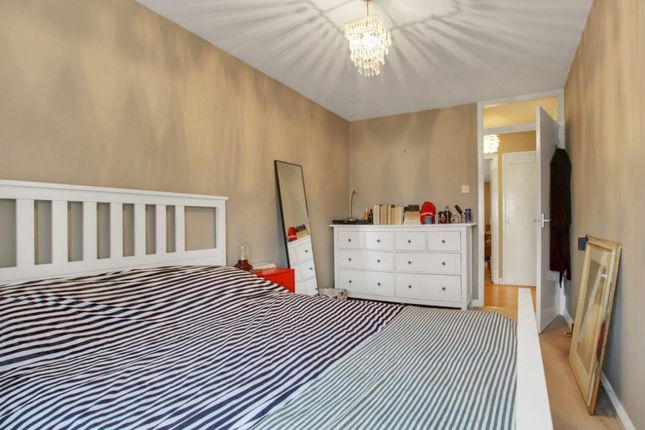 17 Enfield Close, Uxbridge photo 5