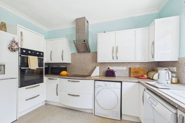 7, Shiphay Lane, Torquay photo 4