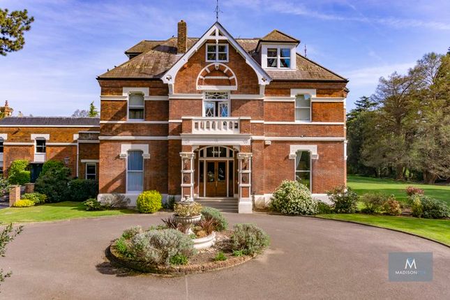 Thumbnail Flat for sale in Manor Road, Loughton