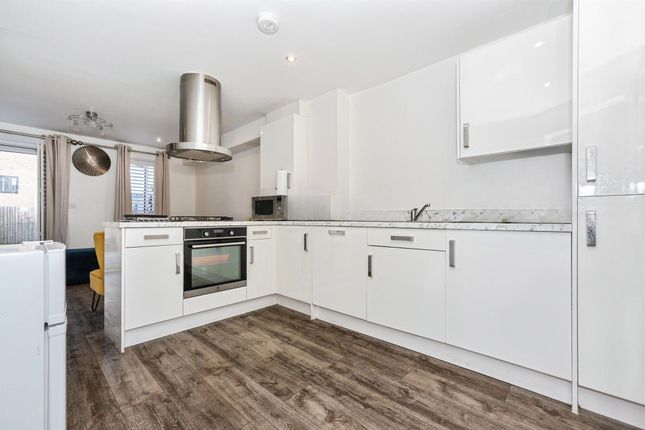 91, Brookfield Drive, Stanford-Le-Hope photo 3
