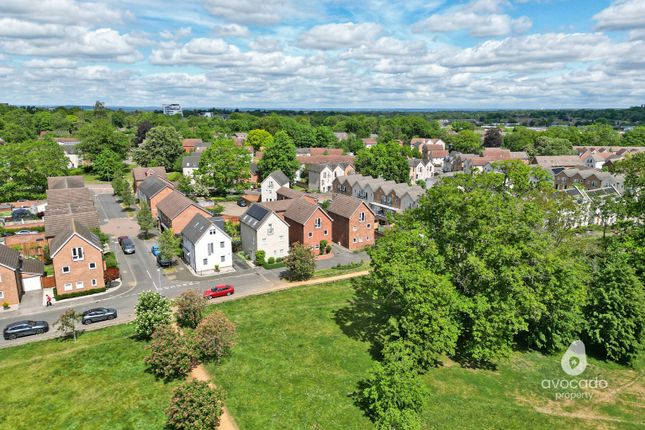 15 Hastings View, Bracknell, Berkshire photo 2
