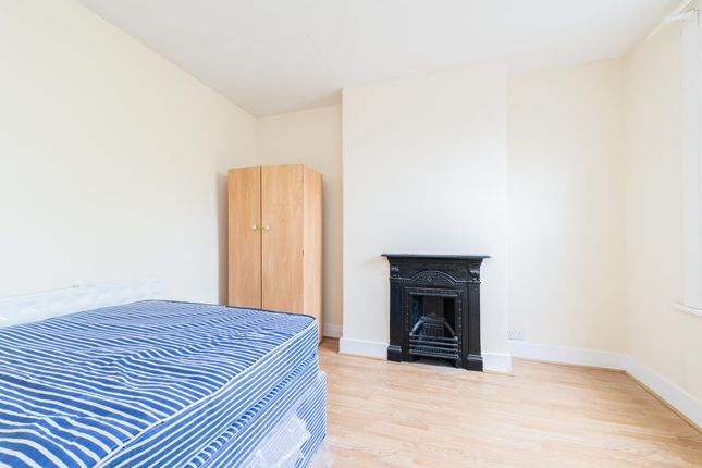 149a Benares Road, London photo 4
