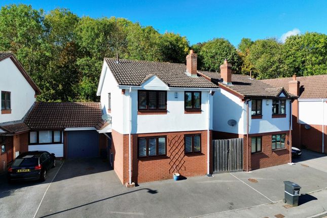 3-bed detached on 19 Creechberry Orchard, Taunton, £317,500