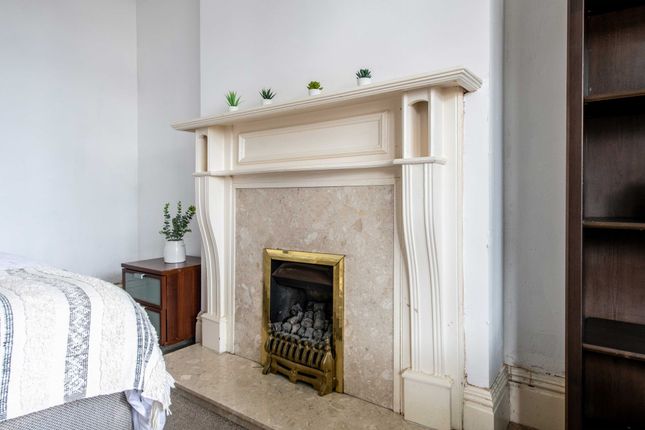132 Harlaxton Drive, Nottingham photo 4