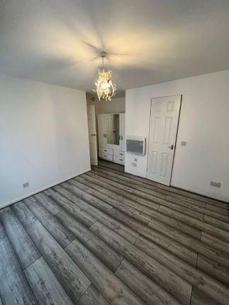 129, Heaton Avenue, Romford photo 5