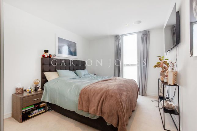 Flat to rent in Moore House, Grosvenor Waterside, Gatliff Road, London