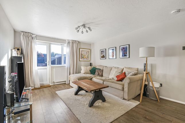 7, Salmon Road, Dartford photo 2