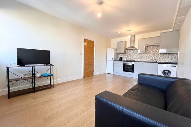 Flat 2 8 Hessel Street, London photo 2