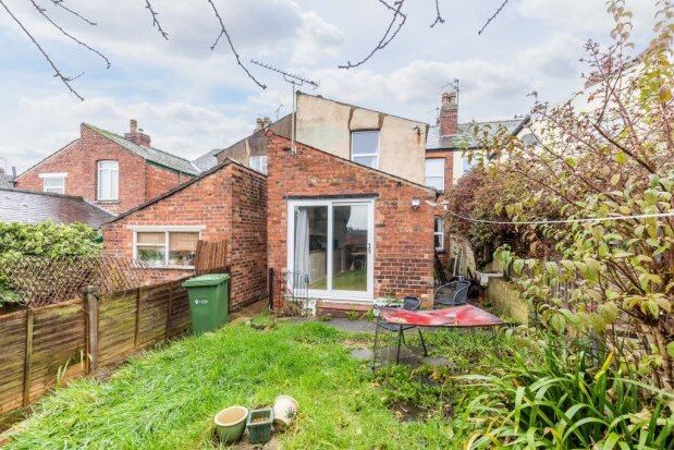 Terraced house to rent in York Avenue, Lincoln