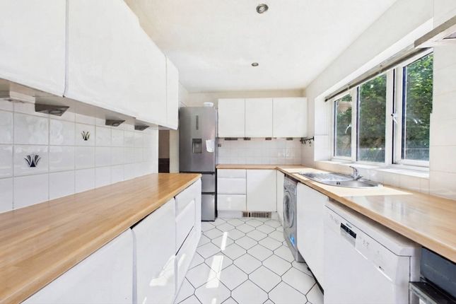 66, Delane Drive, Wokingham photo 4