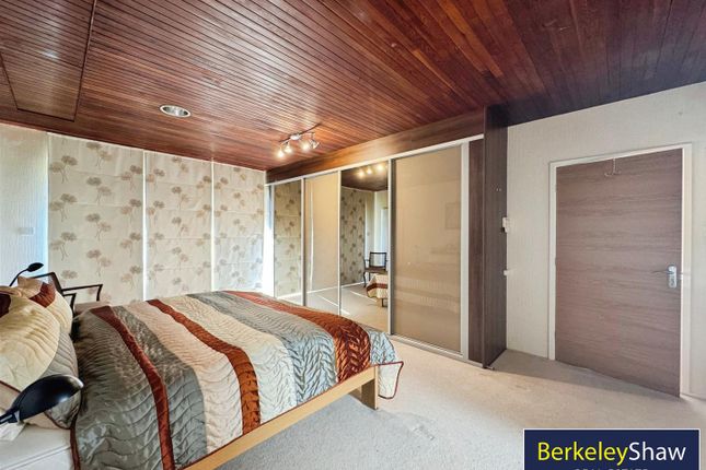 Bedroom 1 (2)