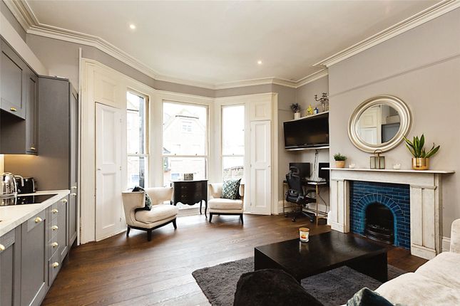 Flat 1, Winslade House, 42, The Pantiles, Kent photo 2