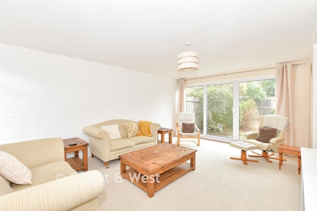 Bateman Court, Forestfield, Crawley photo 3