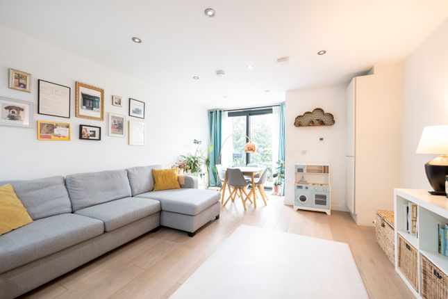 Flat for sale in Bramshott Lodge, 18A South Bank, Surbiton