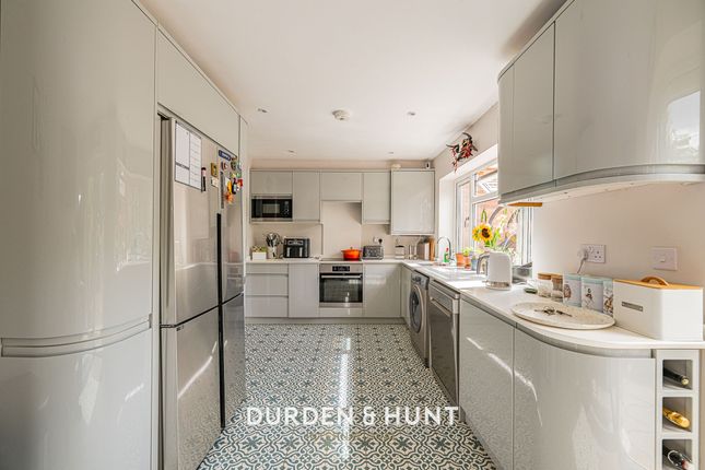 81 Heron Way, Upminster photo 3