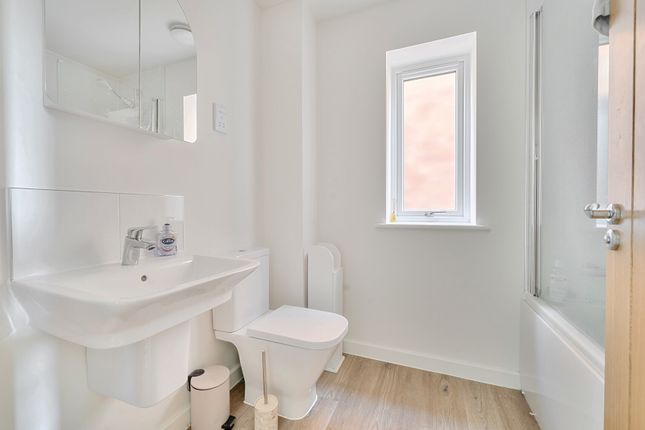 13, Athelai Close, Gloucester photo 4