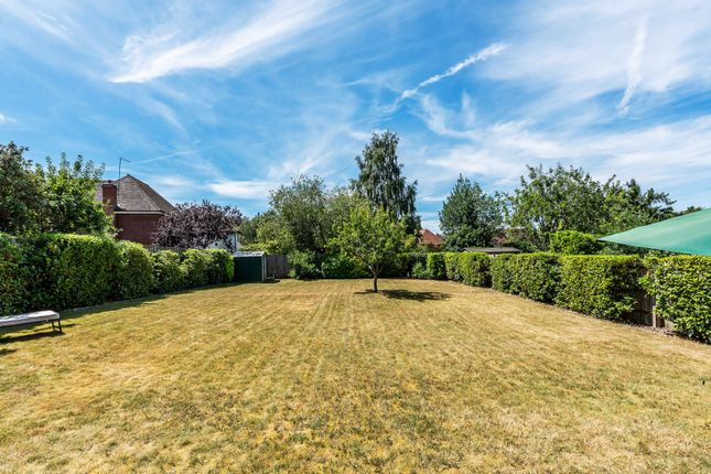 72, Horseshoe Lane East, Guildford photo 3