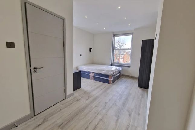Room to rent in Holloway Road, London