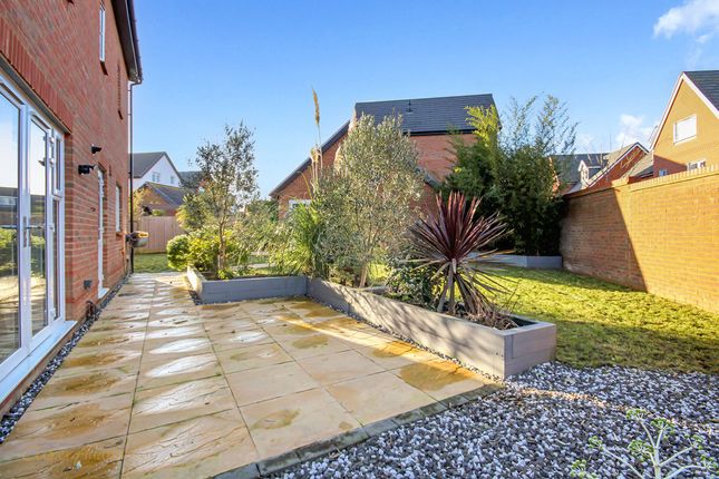 20 Acacia Crescent, Littlehampton photo 4