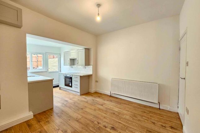 1 Rock Terrace, Castleford photo 4