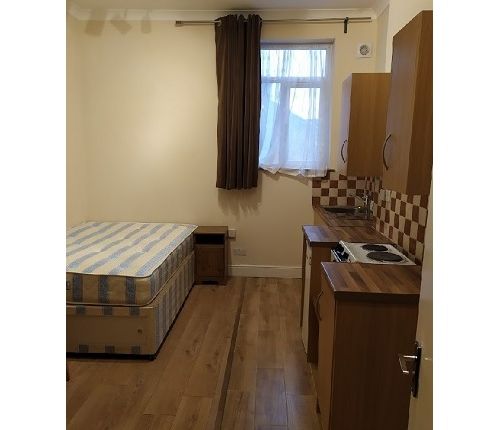 Room to rent in Uxbridge Road, Shepherds Bush