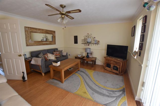 16, Dove Green, Bicester photo 4