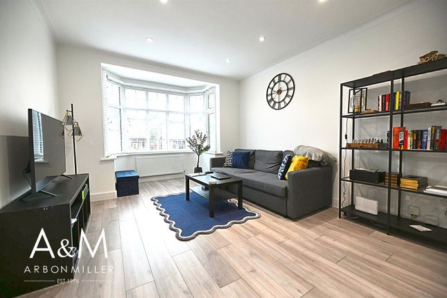 4-bed house on 50, Rivington Avenue, Woodford Green, £2,750/mo