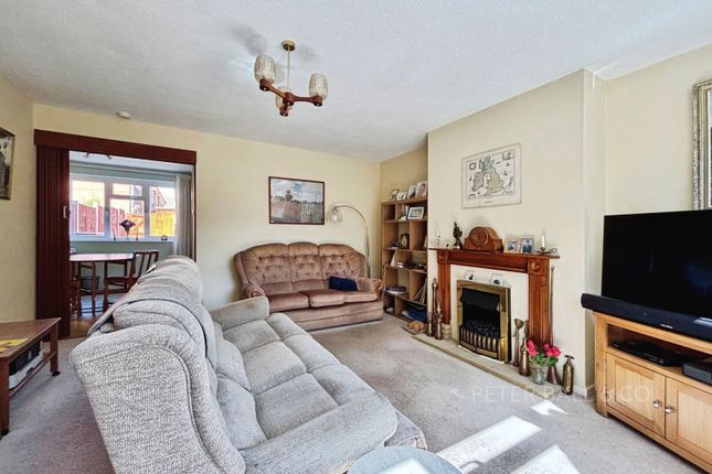15, Caernarvon Close, Gloucestershire photo 4