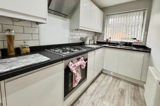 46, Sangster Way, Bradford photo 5