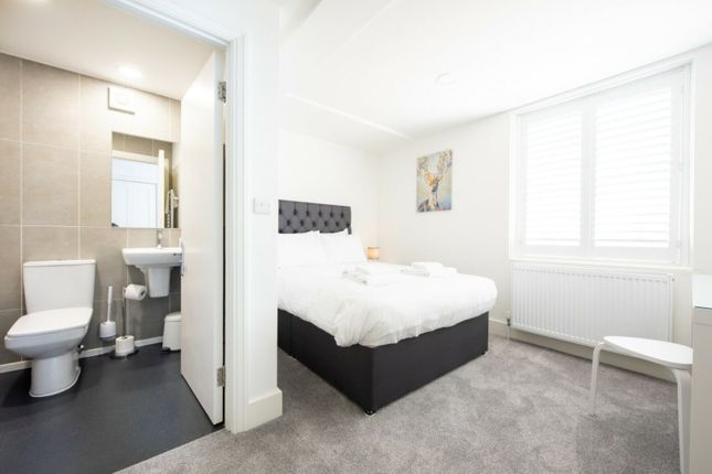 Flat to rent in The Kilns Warley Street, Brentwood, Essex