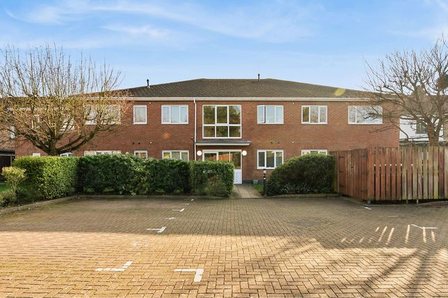 7 Cheffrey Court, School Road, Ashford, TW15 2EY - listing photo