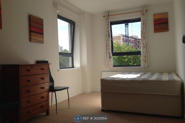 Flat, Lawrence Court Palmerston Road, London photo 2