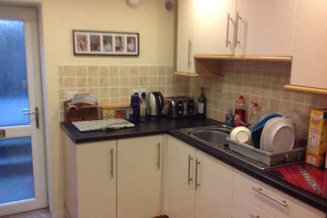 38, CLECKHEATON ROAD, BRADFORD photo 4