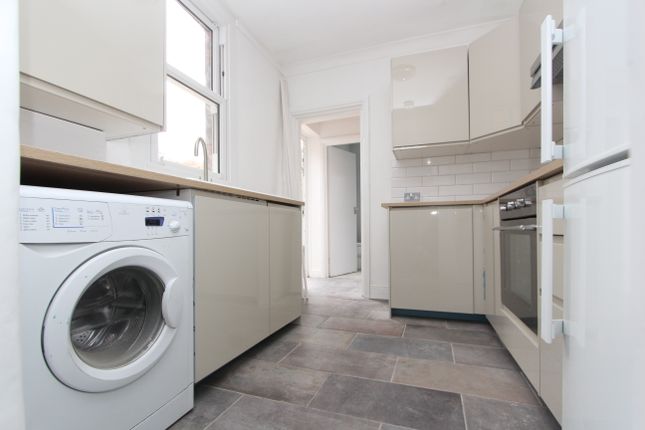 Flat to rent in Sydney Road, Muswell Hill, London