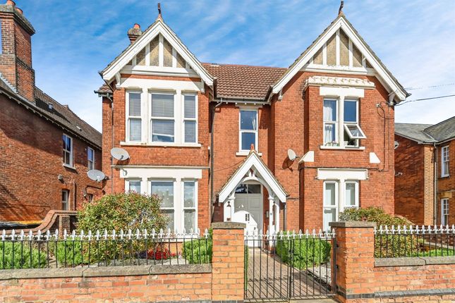 Thumbnail Flat for sale in Kimbolton Avenue, Bedford